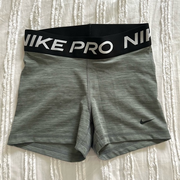 Nike Pants - ✨NWOT✨ Grey Women’s Nike Pros